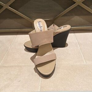 Neiman Marcus brand elastic wedges
